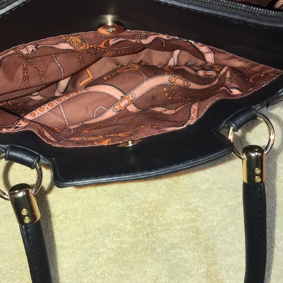 Black Duffle Handbag, Unbranded - Picture 9 of 15